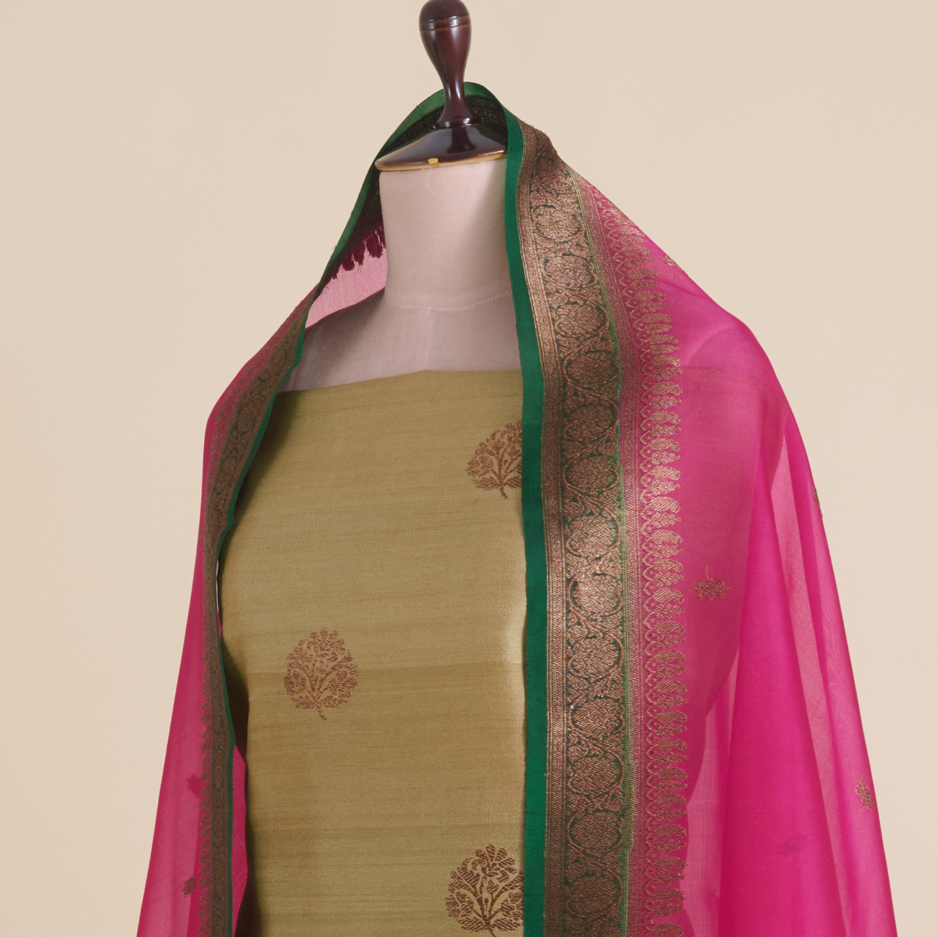 Tussar Gicha Hand Woven Kurta Set with Pink Organza Dupatta