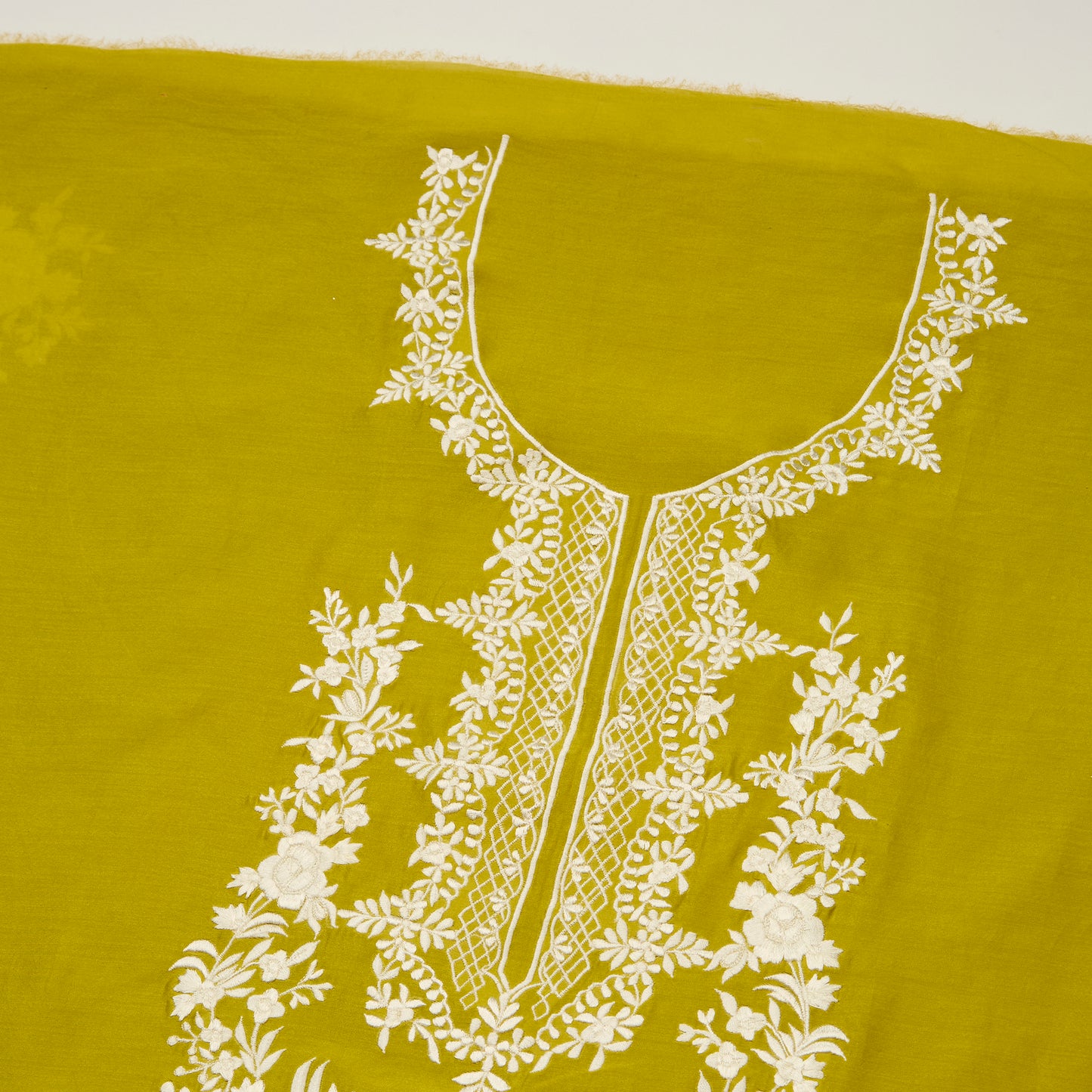 Mehendi Green Chanderi Kurta Set With Thread Embroidery In Neck